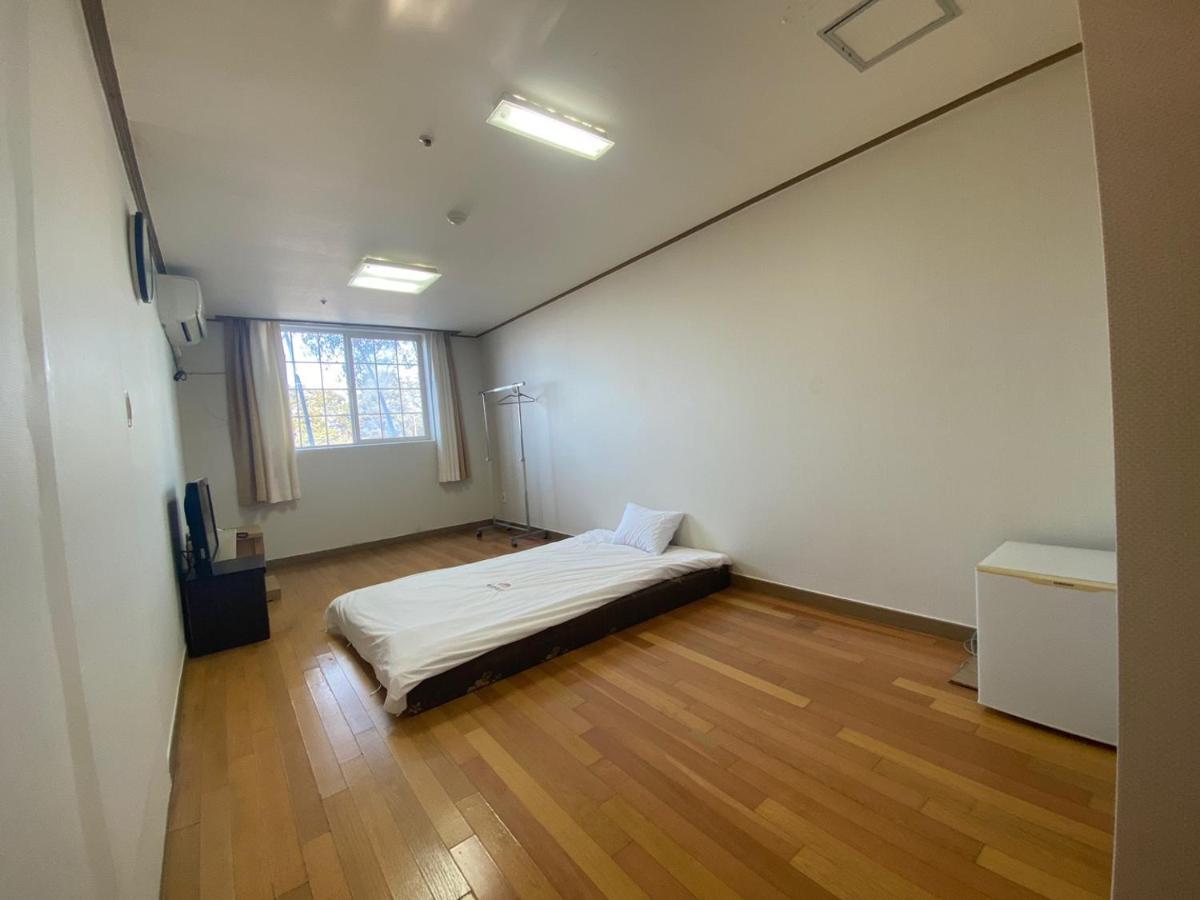 Arbon Youth Hostel & Resort Jeju Exterior photo